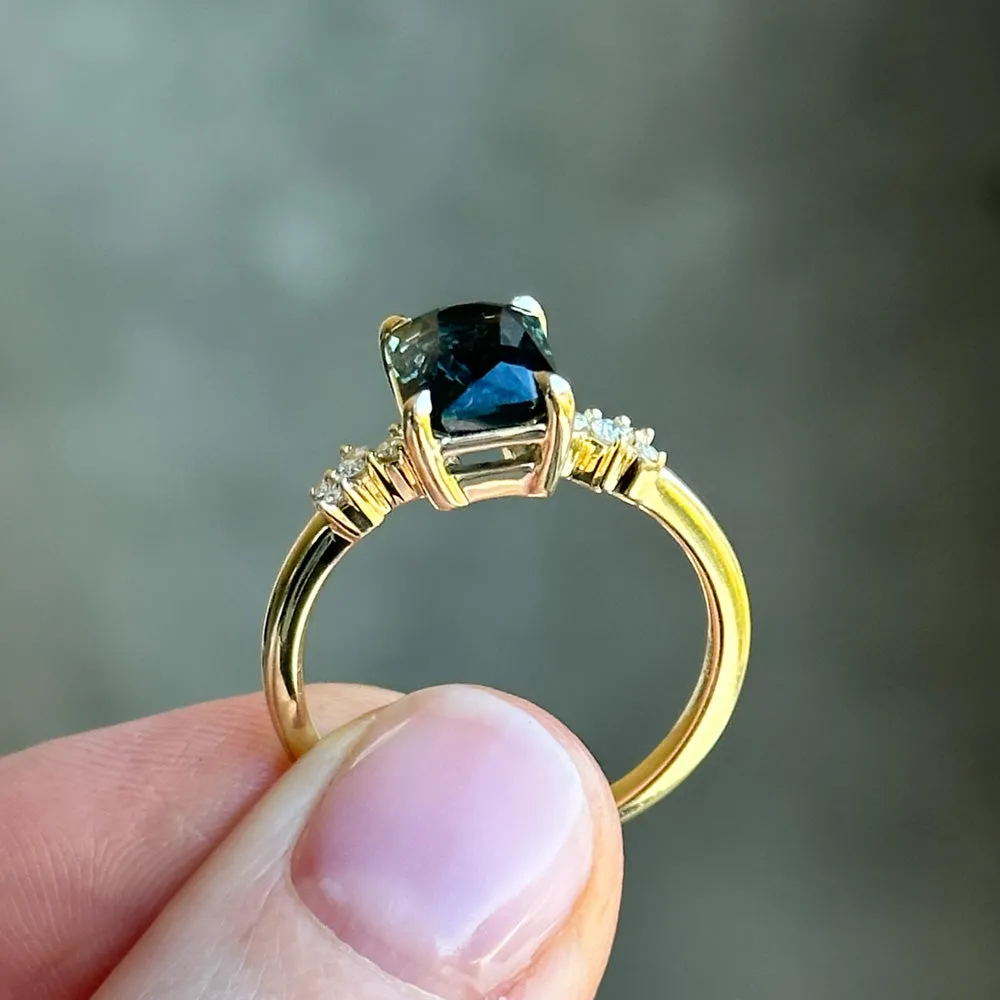 3.07ct Multicolor Teal and Purple Radiant Cut Sapphire and Diamond ring in 14k Yellow Gold