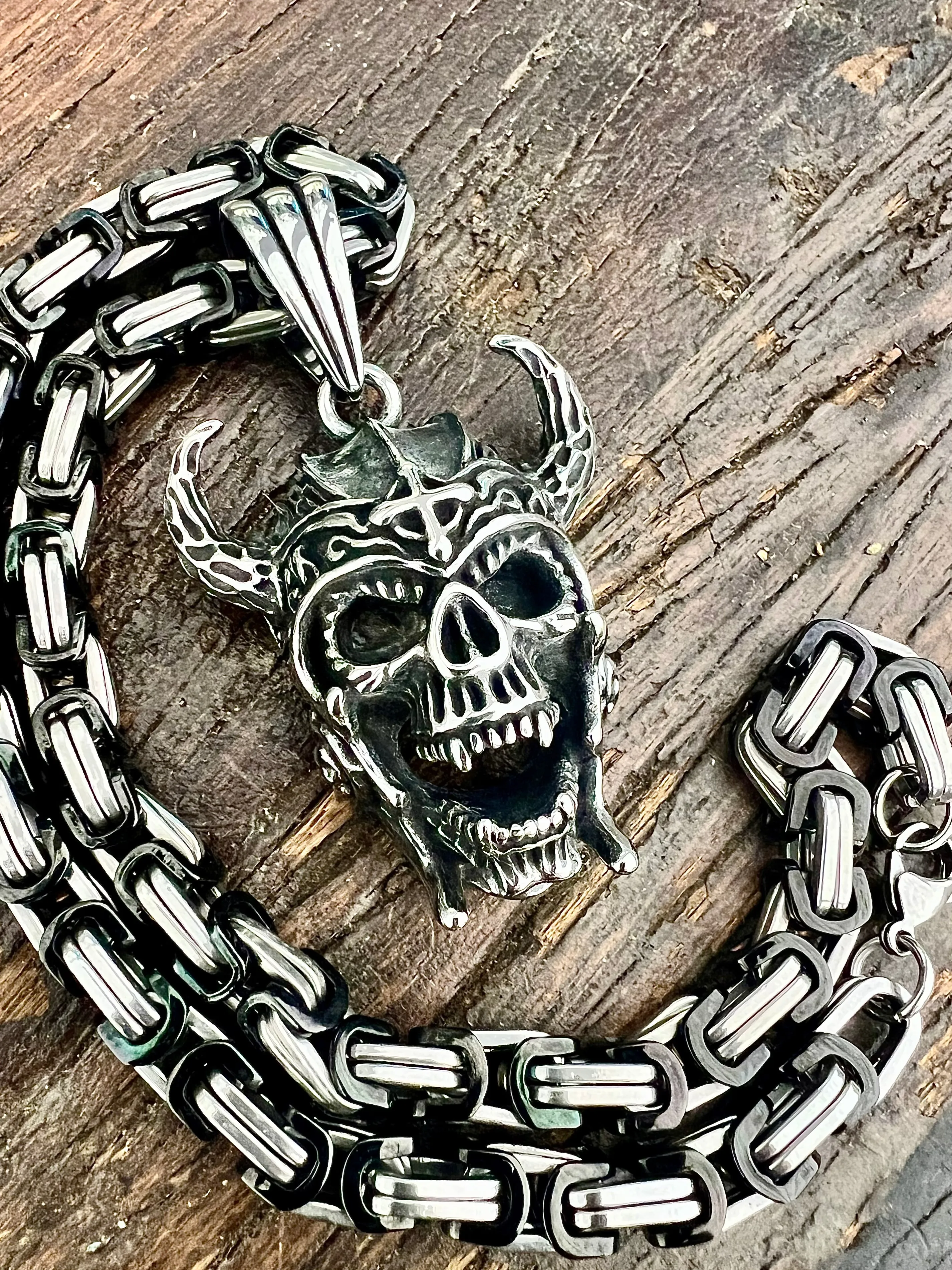 Bone Crusher - Valhalla Viking Skull Pendant - Necklace (841)