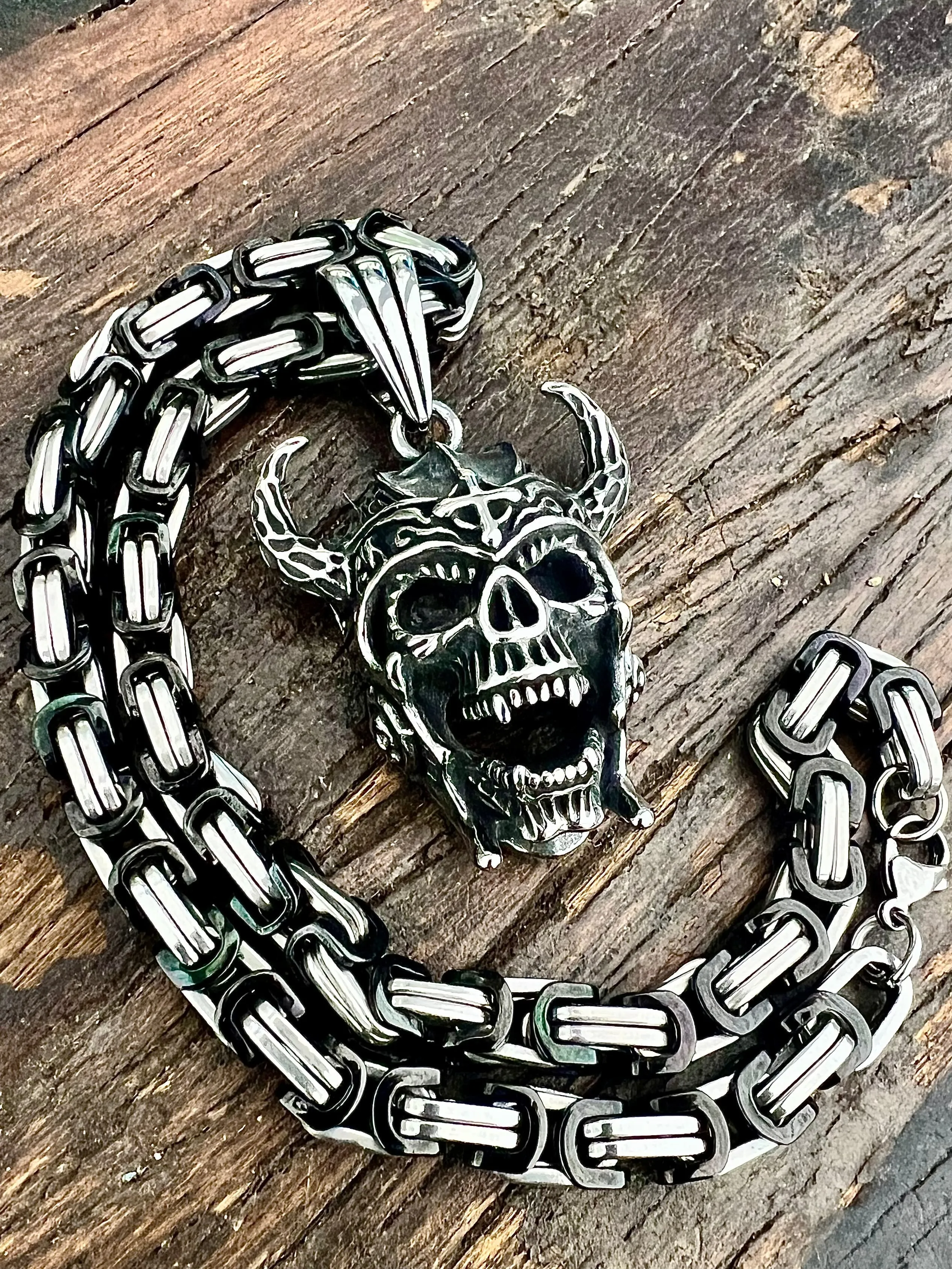 Bone Crusher - Valhalla Viking Skull Pendant - Necklace (841)