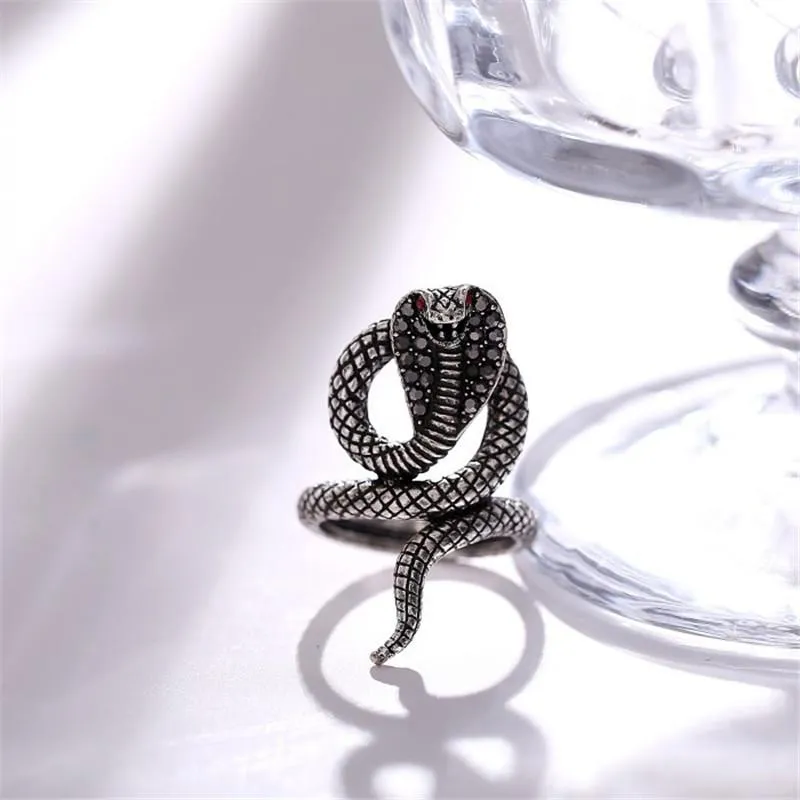 Hooded Cobra Ring