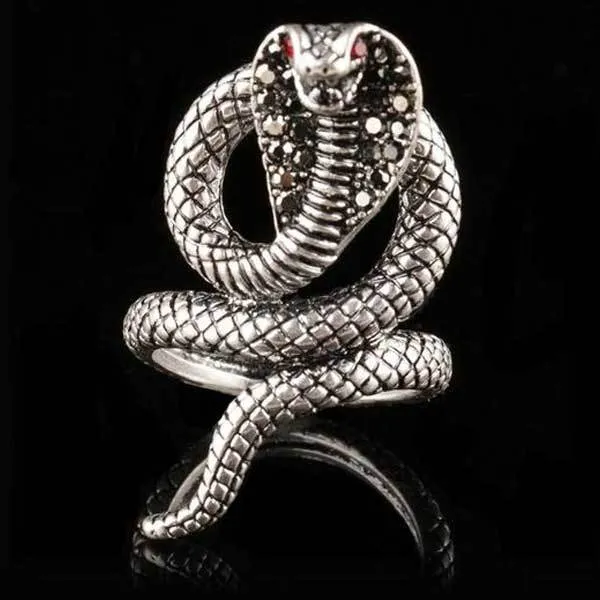 Hooded Cobra Ring