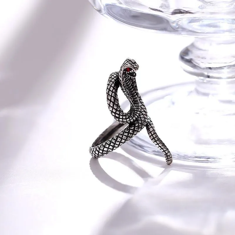 Hooded Cobra Ring