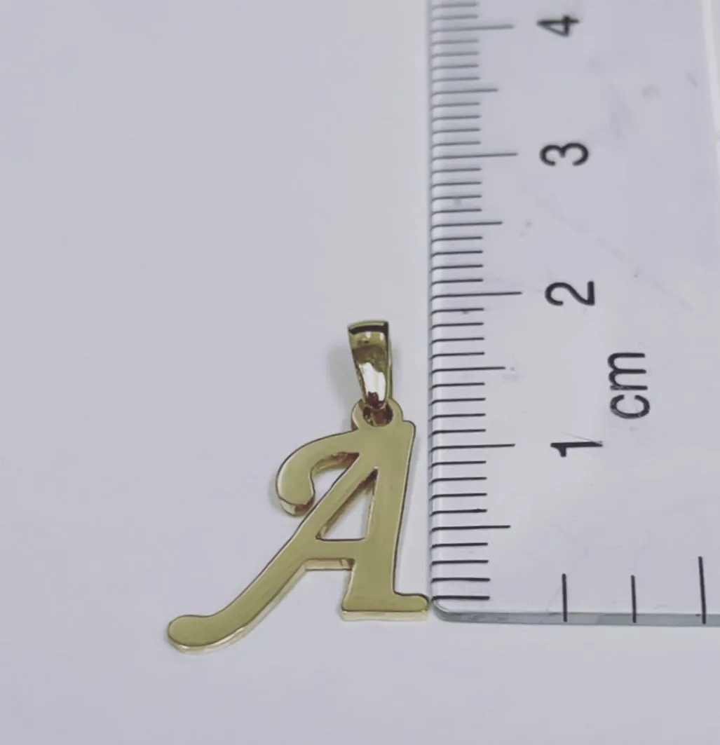 Initial pendant NC072