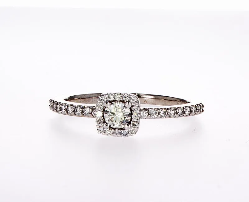 Jennifer Halo Diamond Ring (0.40Ctw)