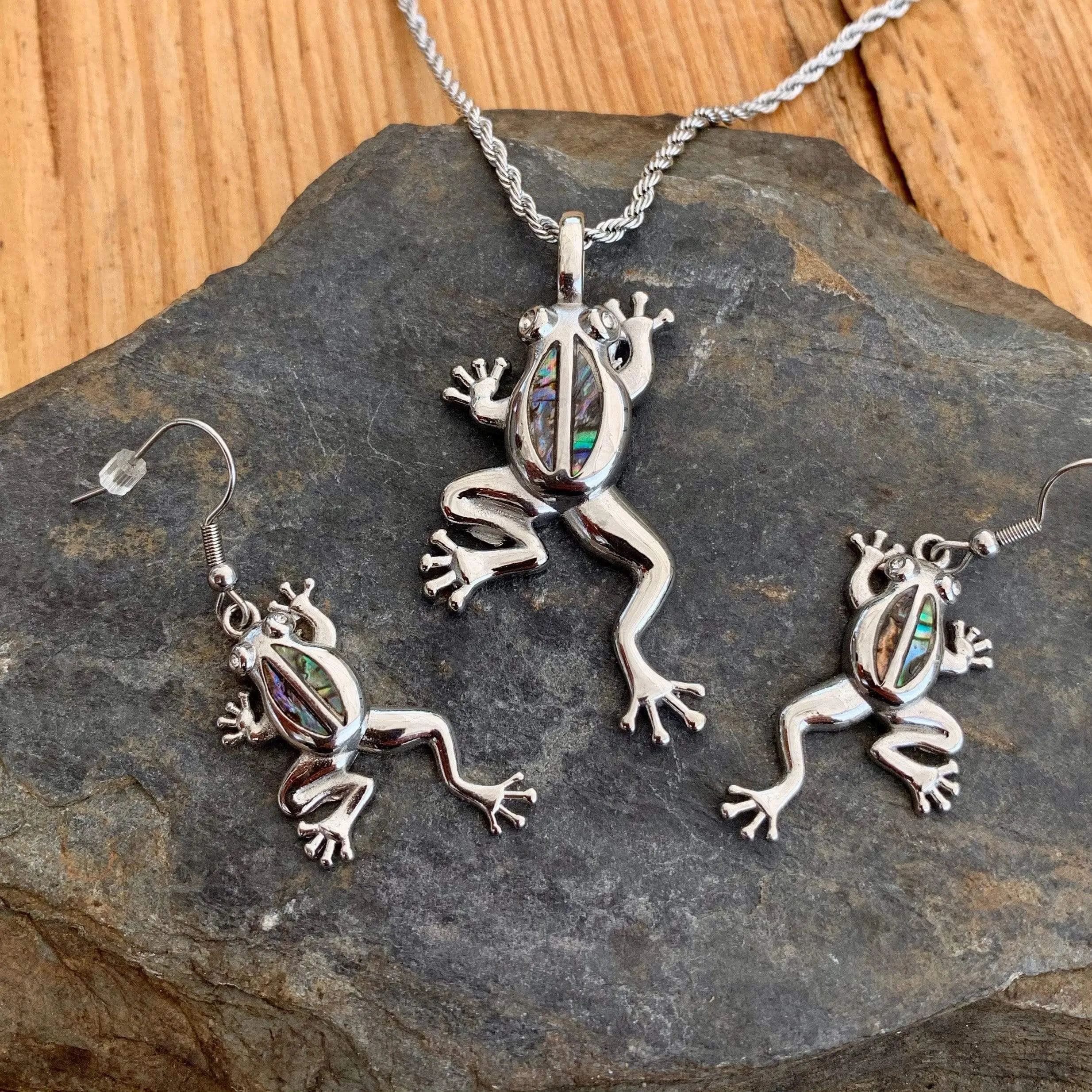 Sea Shell - Frog Pendant - Rope Necklace - SK2566